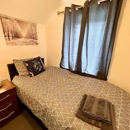 4 Bedroom Terrace House Wellingborough Kültér fotó