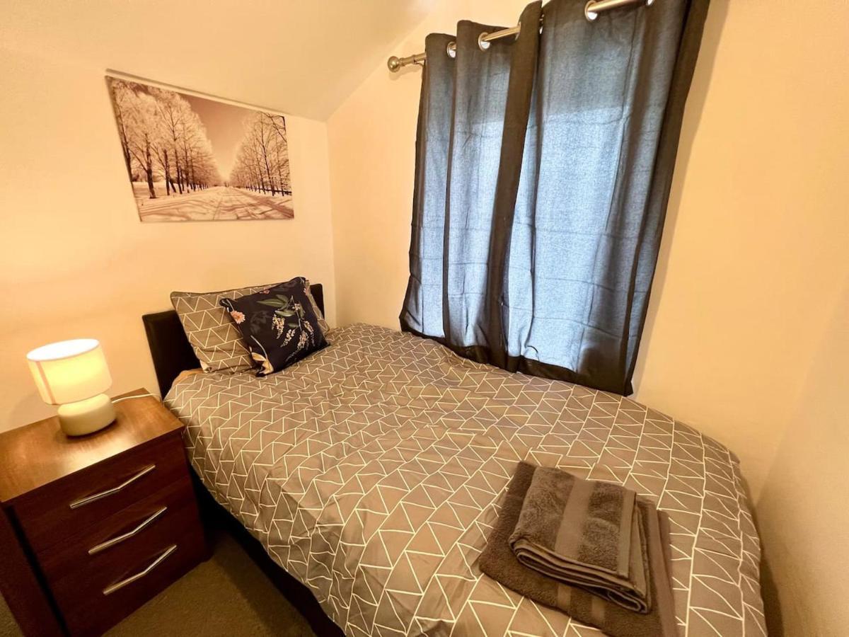4 Bedroom Terrace House Wellingborough Kültér fotó