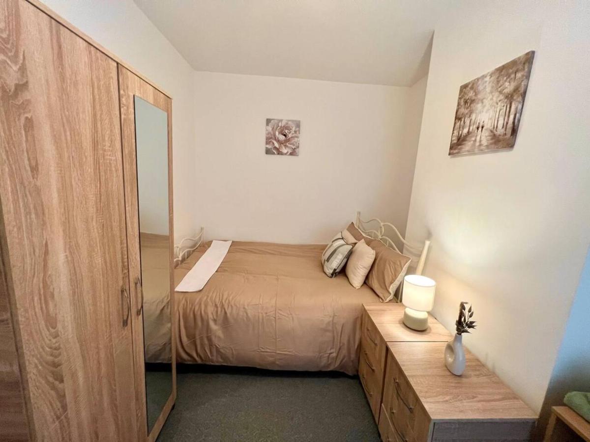 4 Bedroom Terrace House Wellingborough Kültér fotó