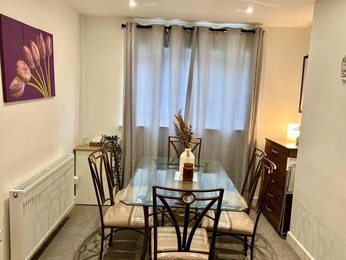 4 Bedroom Terrace House Wellingborough Kültér fotó