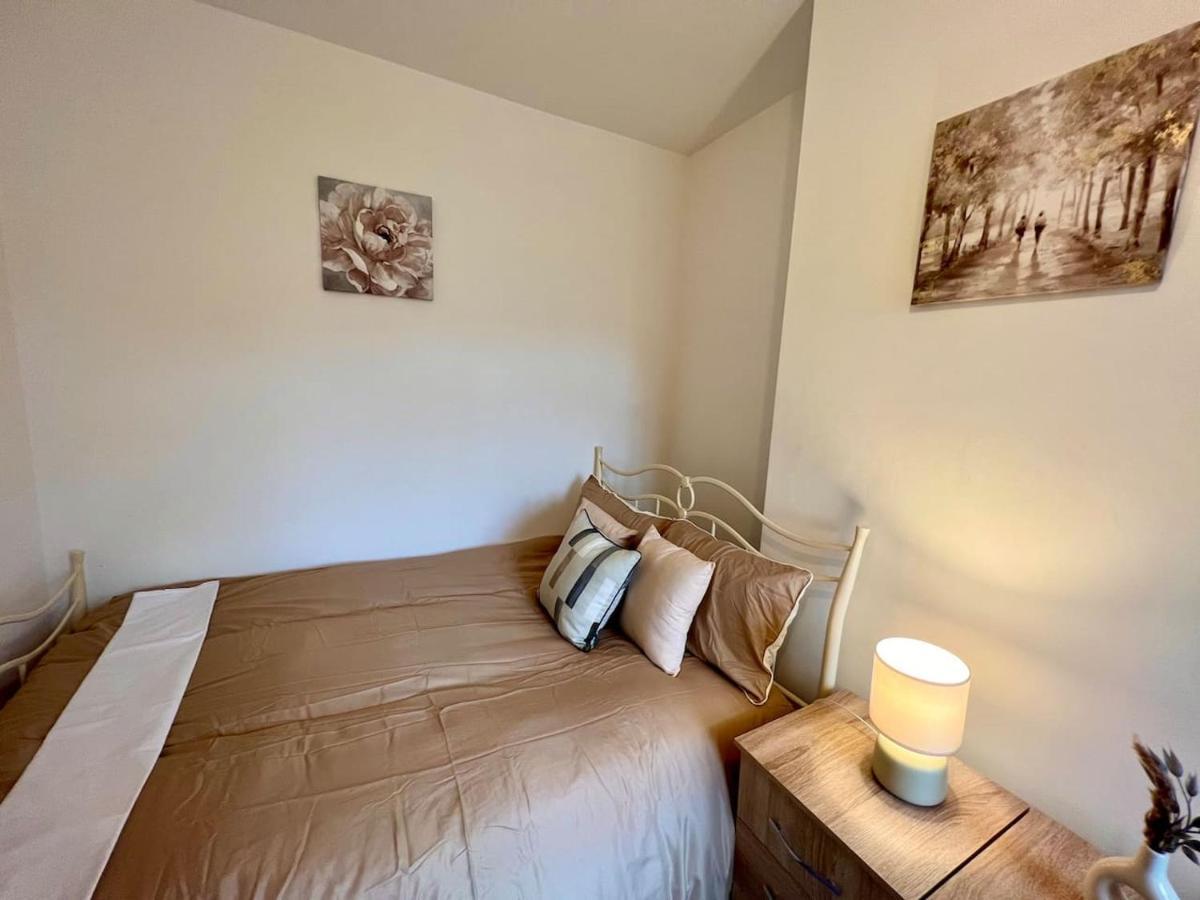4 Bedroom Terrace House Wellingborough Kültér fotó
