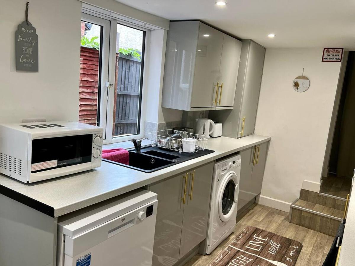 4 Bedroom Terrace House Wellingborough Kültér fotó